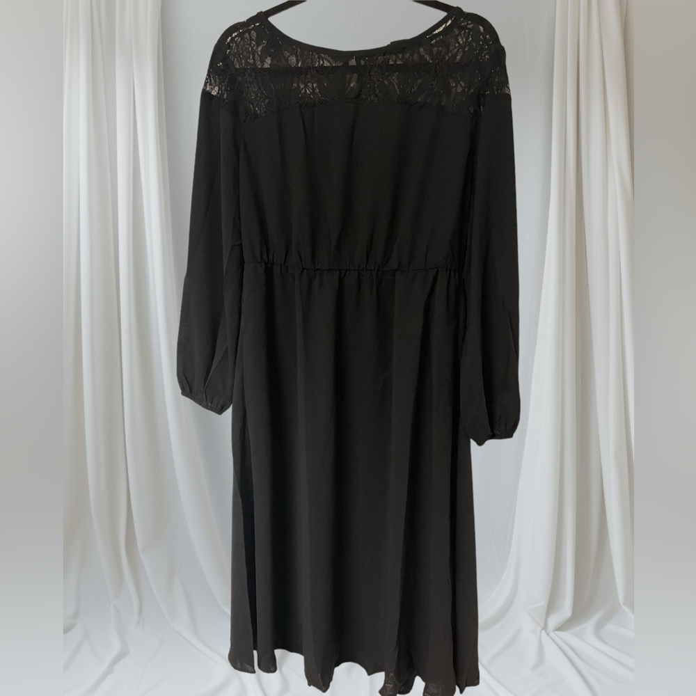 BloomChic black lacy long sleeved dress